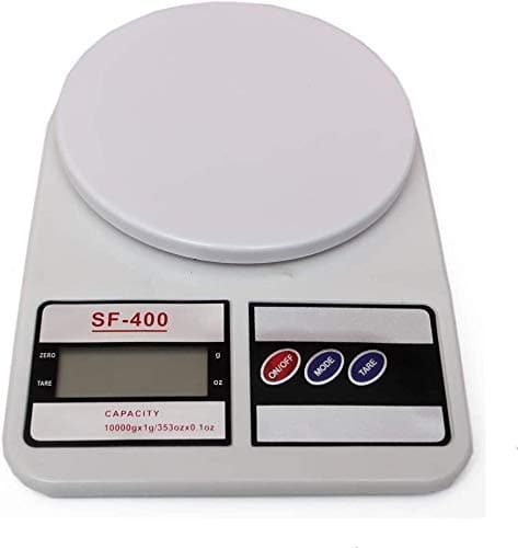 une balance de cuisine électronique numérique de modèle SF-400.