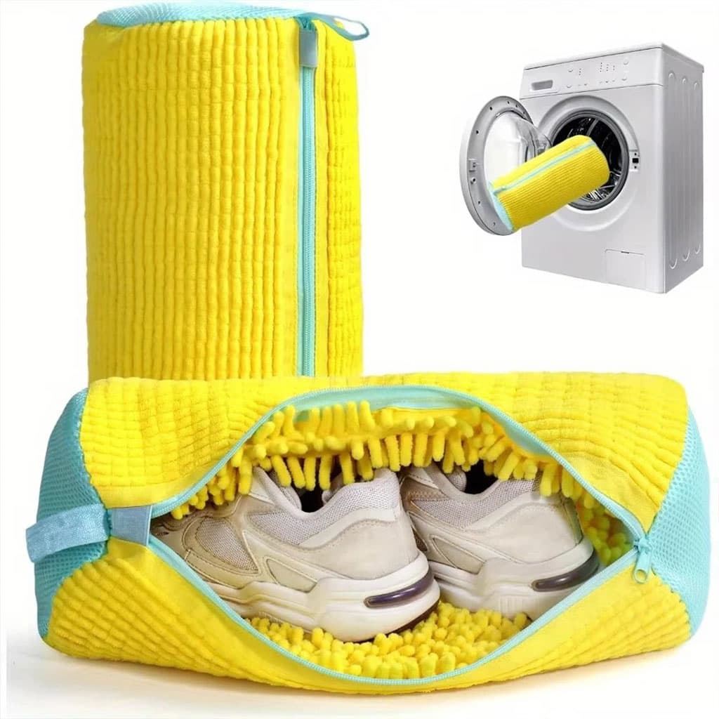 Ce sac de lavage jaune vif possède une texture douce en microfibre chenille idéale pour nettoyer vos baskets en machine sans les abîmer