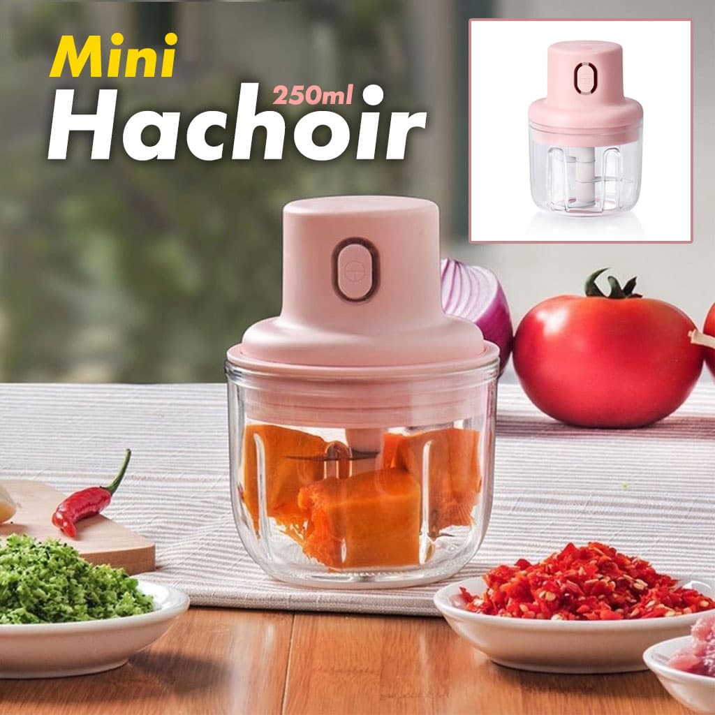 un mini hachoir électrique portable et sans fil de couleur rose