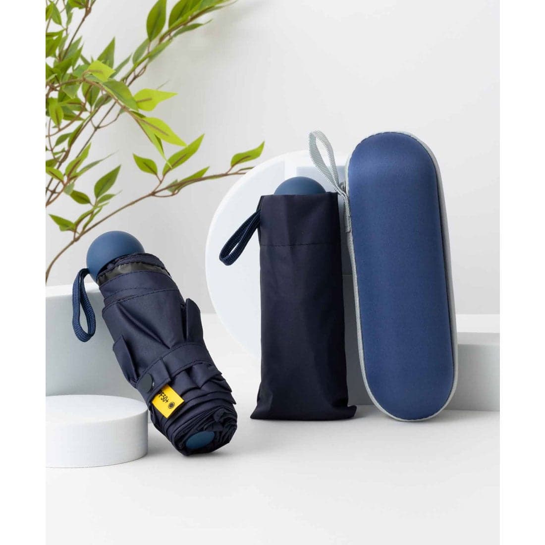 un mini parapluie pliable