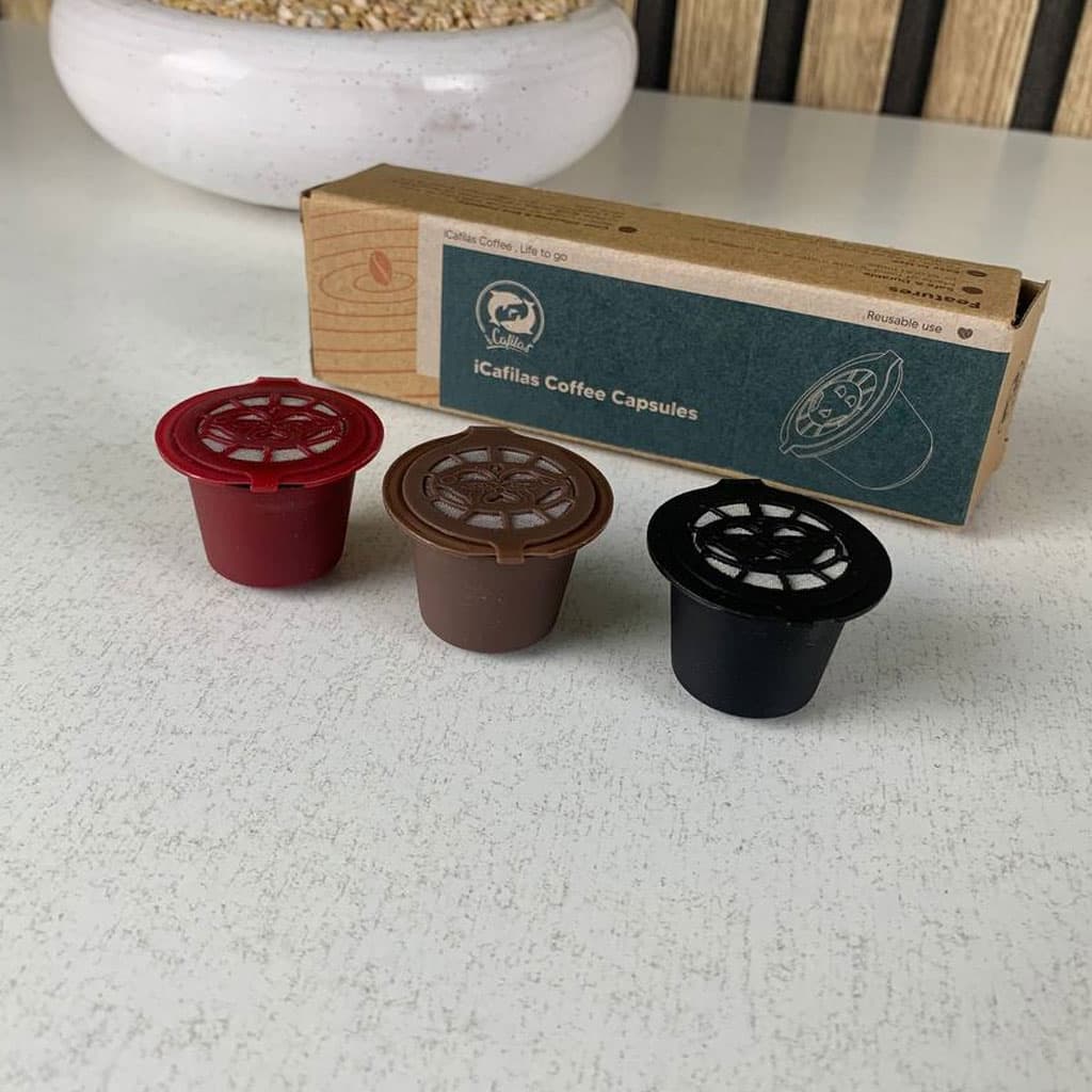 un lot de trois capsules de café réutilisables et rechargeables de la marque iCafilas, compatibles avec les machines Nespresso