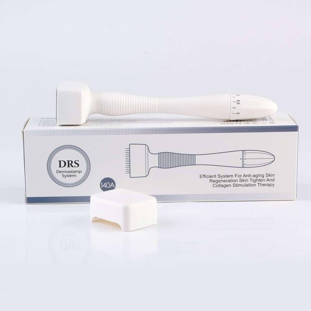 DRS Dermastamp 140A, un outil manuel de micro-aiguillage (microneedling) conçu pour les soins du visage et du corps