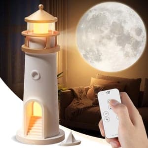 une veilleuse en forme de phare avec projecteur de clair de lune (« Moonlit Beacon »)