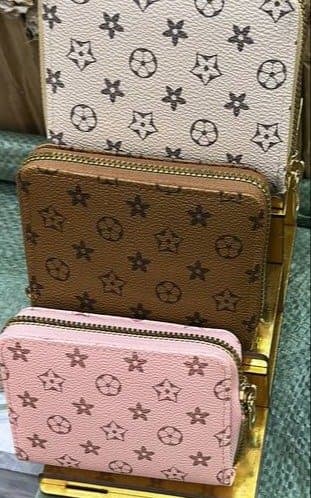 Un petite porte monnaie avec les couleurs